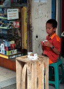 Dětský prodavač cigaret